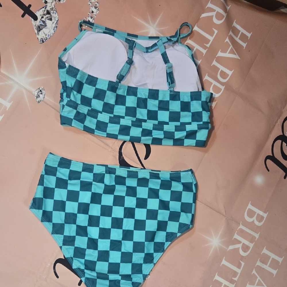 Large Stylish Green Checkered Bikini Set - Picture 2 of 4